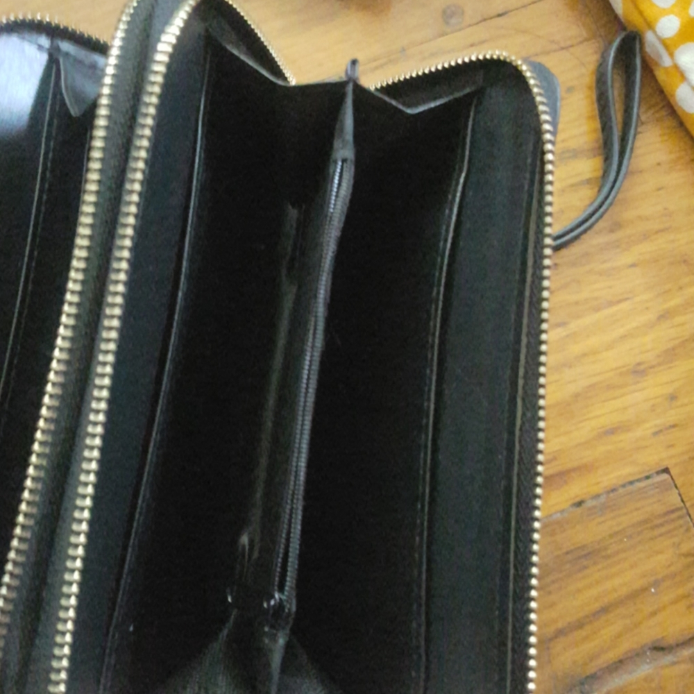Handbag and 2 wallets. - Picture 3 of 11